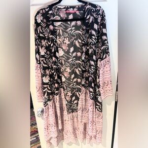 All Worthy Floral Black and Pink Sheer Bell Sleeve Ruffle Hem Kimono Size Medium
